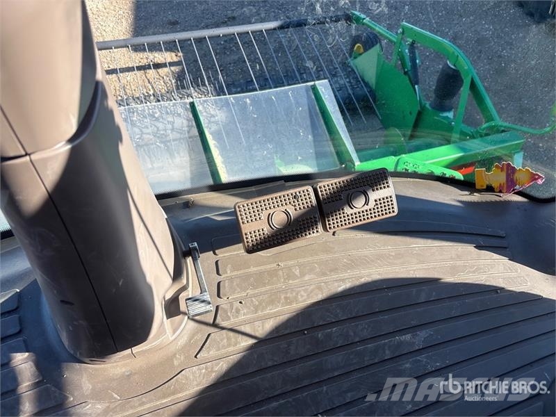 John Deere S690 コンバイン