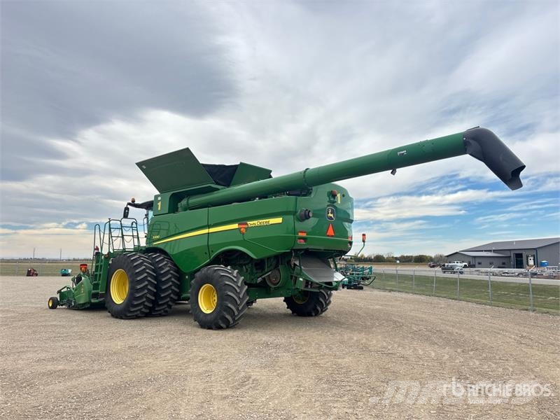 John Deere S690 Mähdrescher