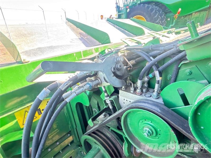 John Deere S690 コンバイン