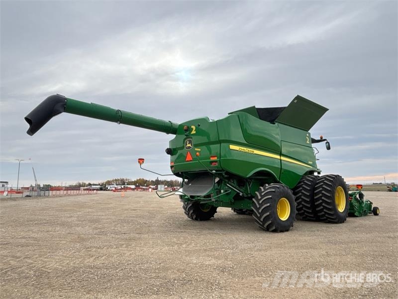 John Deere S690 コンバイン