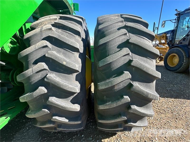John Deere S690 コンバイン
