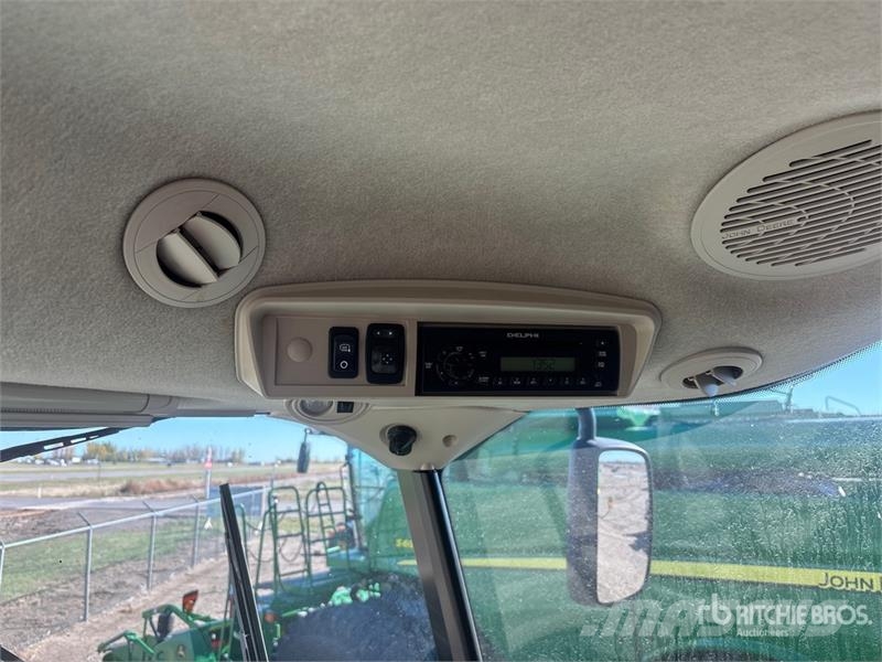 John Deere S690 コンバイン