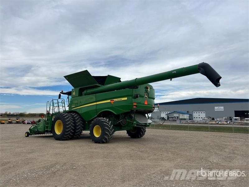 John Deere S690 コンバイン