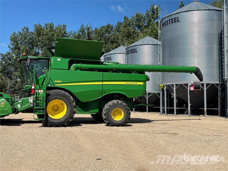 John Deere S690 Mähdrescher