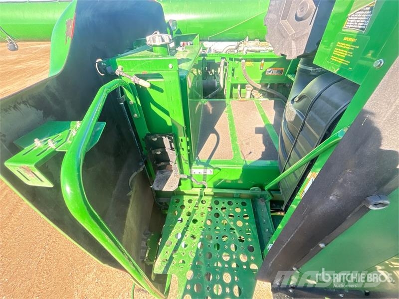 John Deere S690 コンバイン