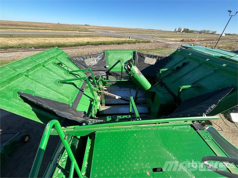 John Deere S690 コンバイン