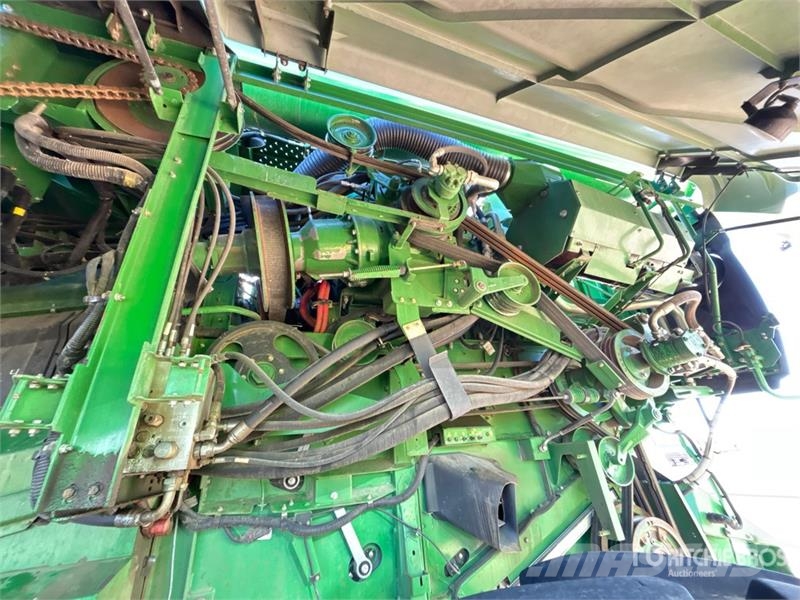 John Deere S690 コンバイン
