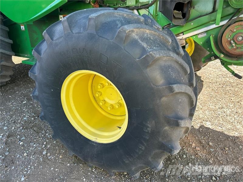 John Deere S690 コンバイン