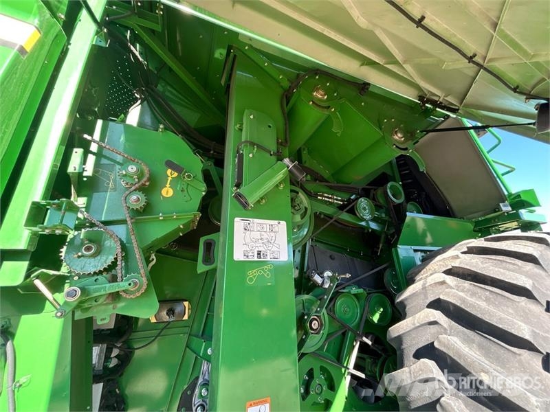 John Deere S690 コンバイン