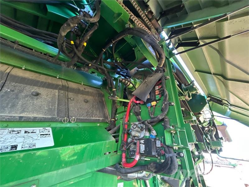 John Deere S690 コンバイン