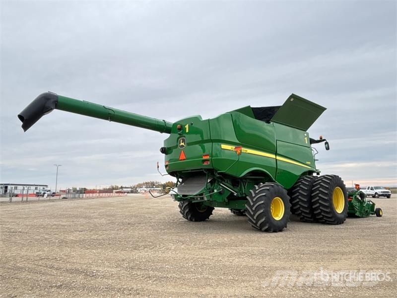 John Deere S690 Mähdrescher
