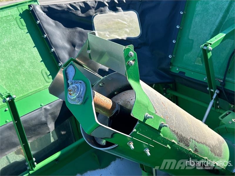 John Deere S690 コンバイン