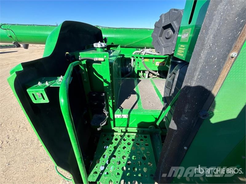 John Deere S690 コンバイン