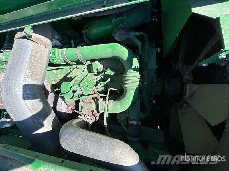John Deere S690 コンバイン