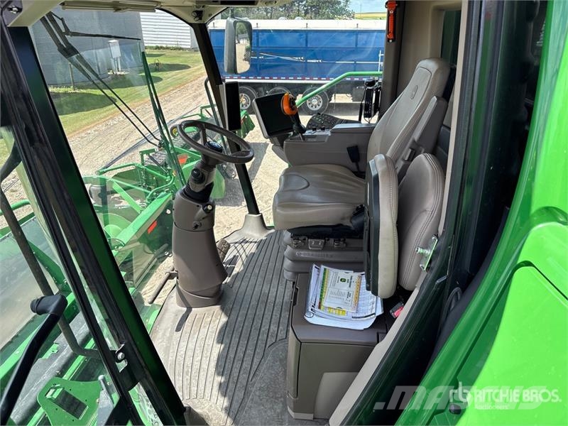 John Deere S690 Mähdrescher