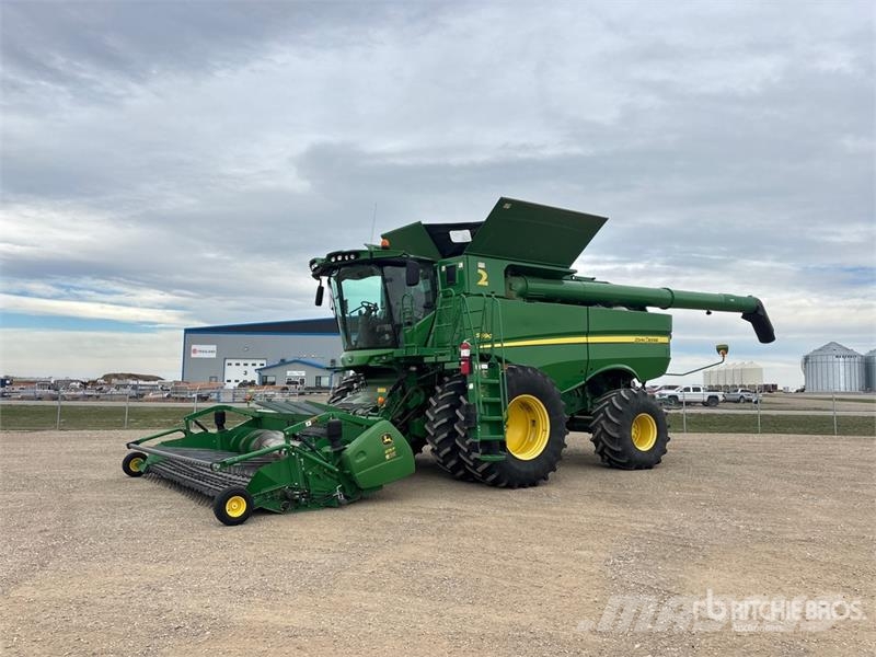 John Deere S690 コンバイン