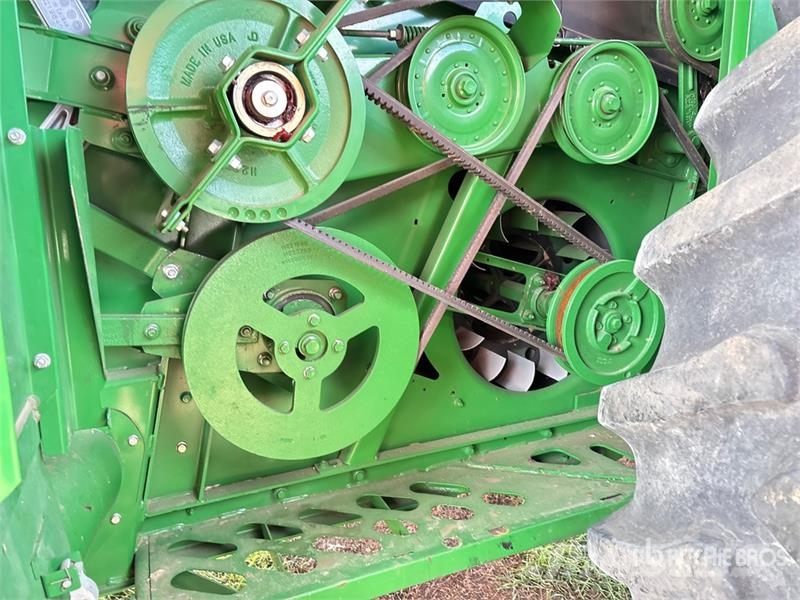 John Deere S690 Sklízecí mlátičky