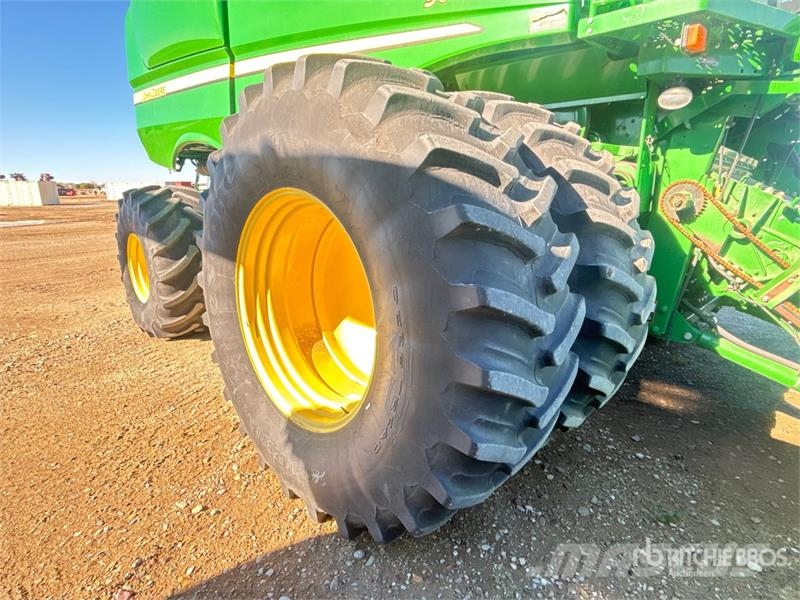 John Deere S690 コンバイン