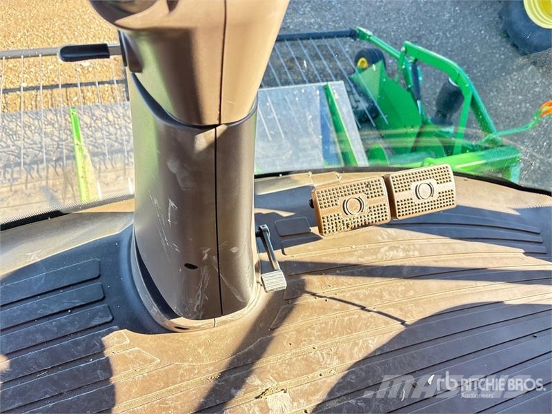 John Deere S690 コンバイン