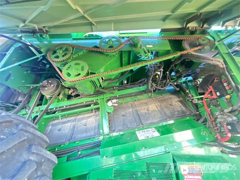 John Deere S690 コンバイン