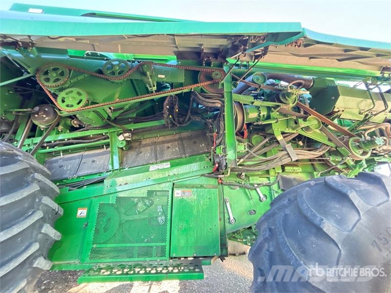 John Deere S690 コンバイン