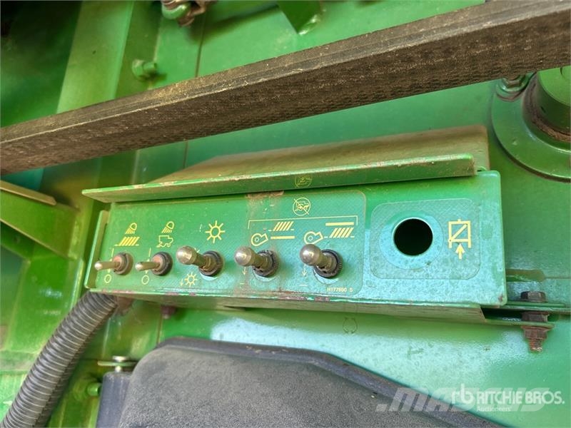 John Deere S690 コンバイン