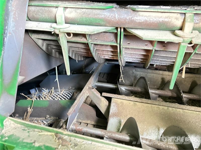 John Deere S690 Sklízecí mlátičky