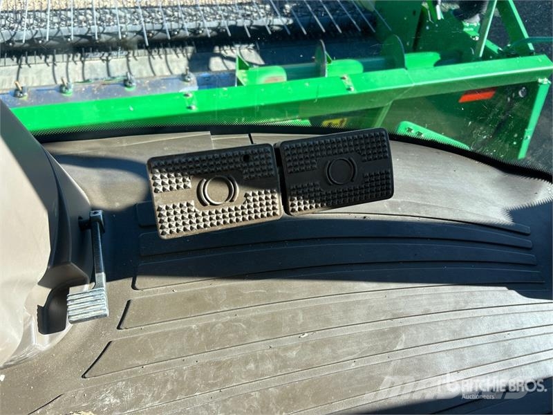 John Deere S690 コンバイン