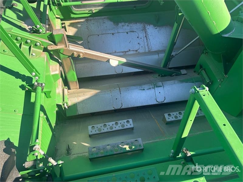 John Deere S690 コンバイン