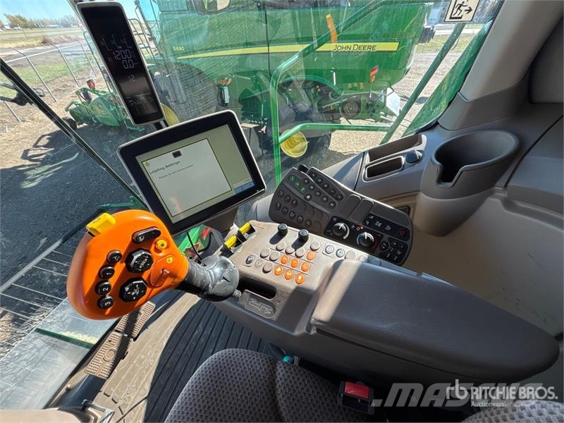 John Deere S690 コンバイン