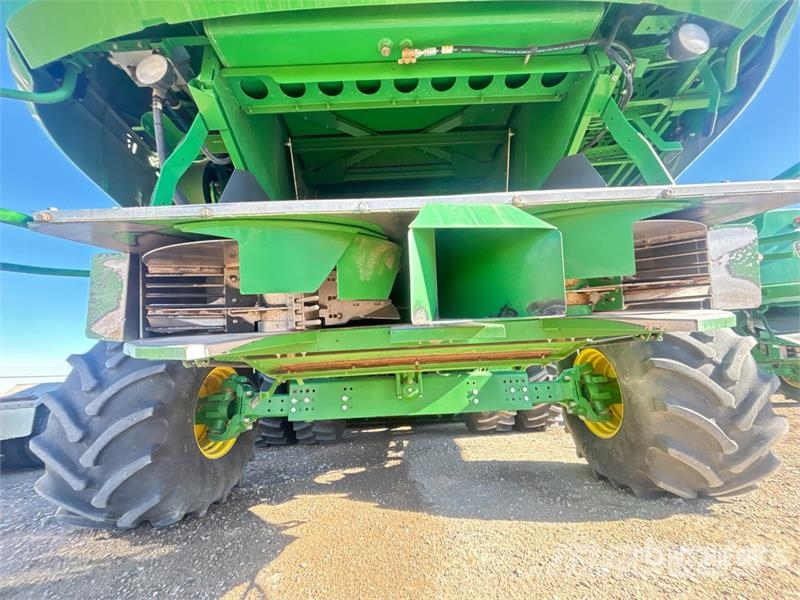John Deere S690 コンバイン