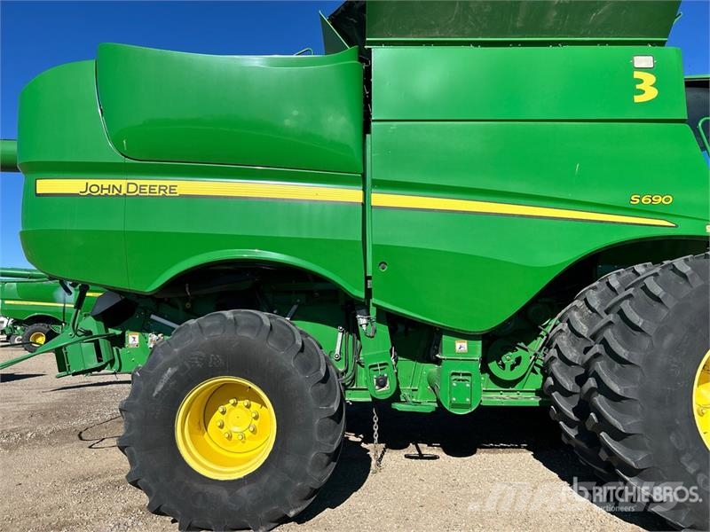 John Deere S690 コンバイン