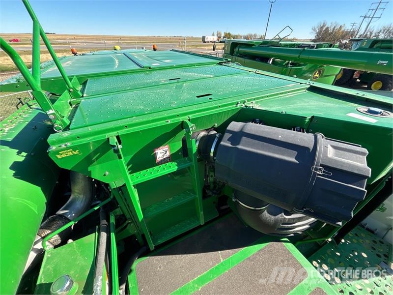 John Deere S690 コンバイン