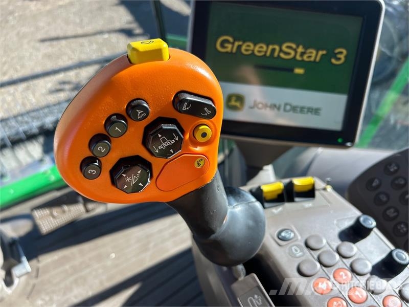 John Deere S690 コンバイン