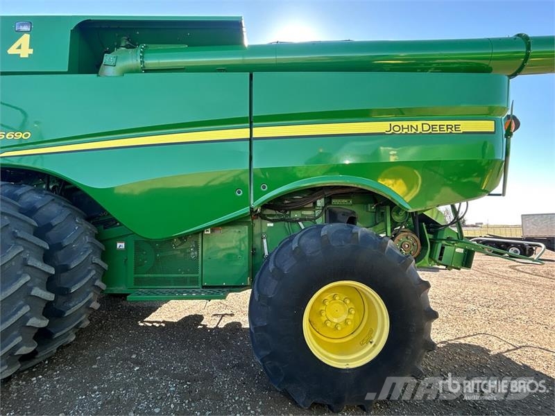 John Deere S690 コンバイン