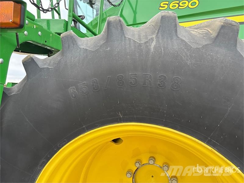 John Deere S690 Leikkuupuimurit