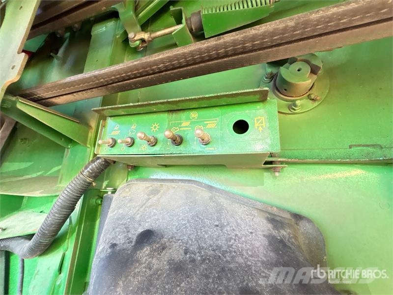 John Deere S690 コンバイン