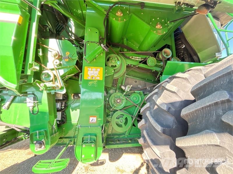 John Deere S690 コンバイン