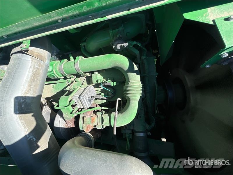 John Deere S690 コンバイン