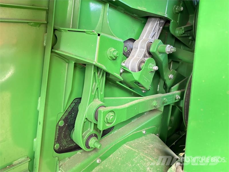 John Deere S690 Sklízecí mlátičky