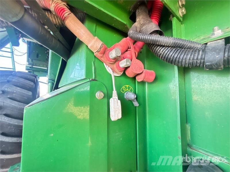 John Deere S690 コンバイン