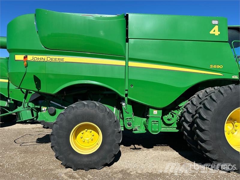 John Deere S690 コンバイン