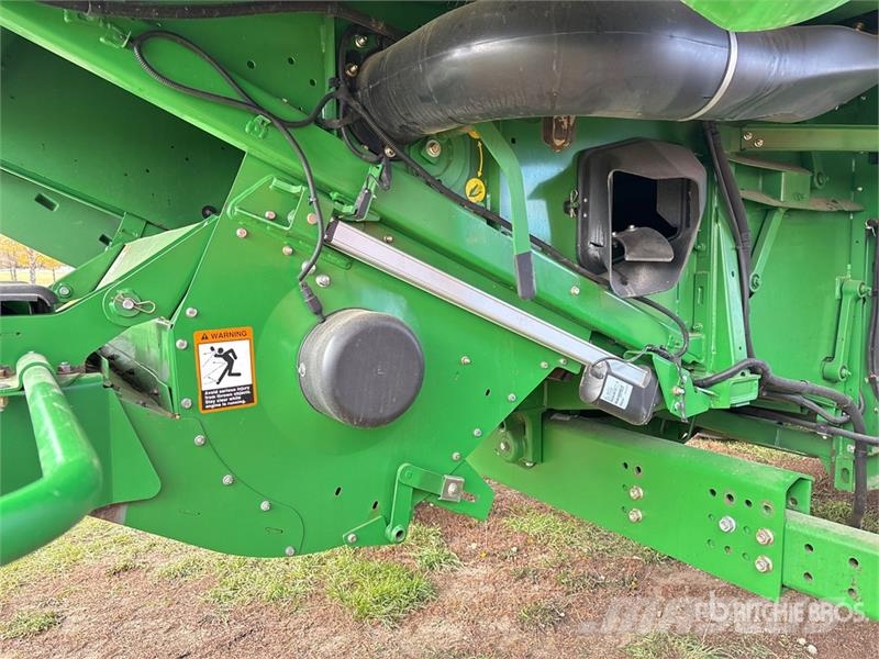 John Deere S690 Sklízecí mlátičky