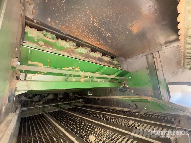 John Deere S690 コンバイン