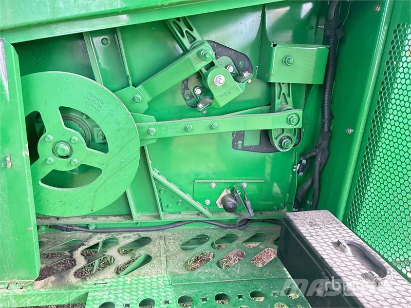 John Deere S690 Sklízecí mlátičky