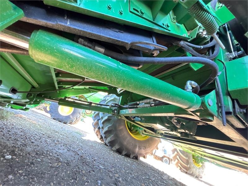 John Deere S690 コンバイン
