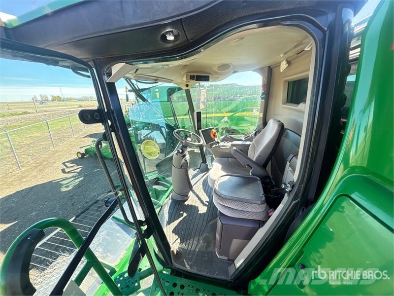 John Deere S690 コンバイン
