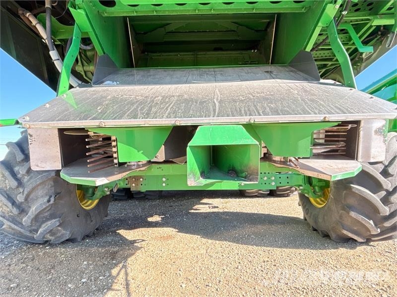 John Deere S690 コンバイン