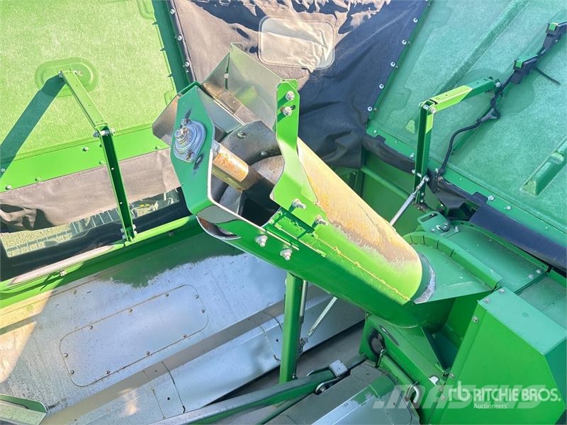 John Deere S690 コンバイン