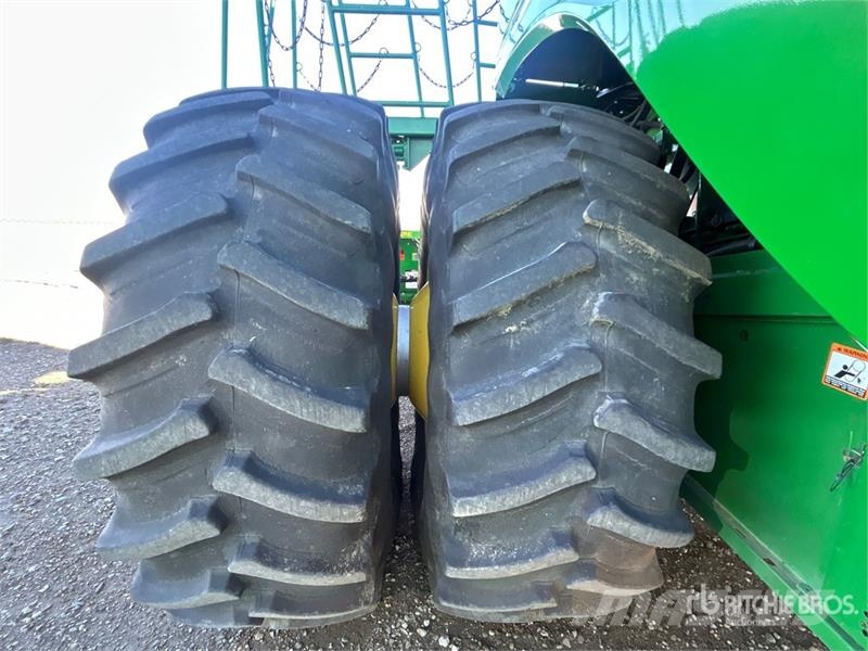 John Deere S690 コンバイン